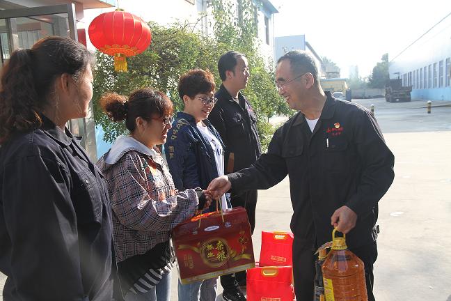 1579399826606791.jpg 壯麗七十年 禮贊勞動者 集團(tuán)公司工會國慶前夕慰問勞模工匠30.jpg